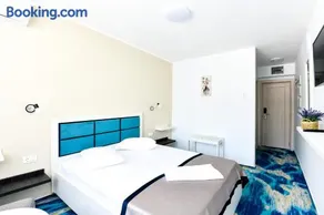 Hotel Holiday Blue - Image 1