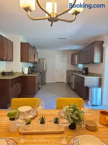 Stylish 3BR Retreat with Garage and Modern Comforts - Image 2