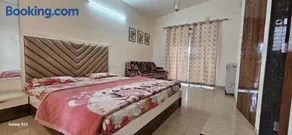 Gold Villa - Image 3