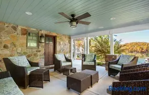 Relaxing 5BR Lake House Retreat - Image 5