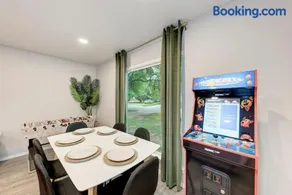 2 Combined Homes - 2 Private Pools - 16 Guests - Image 1