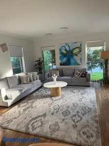 Tranquil Retreat - Your Own Room in a Peaceful Modern Shared House in Warner Lakes - Image 1