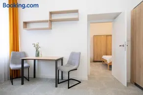 ALURE RESIDENCES 2 - 24h self check-in & private parking next to the apartment building included, CITY CENTER right on SNP Square in a quiet passage, new building, best deal in town - Image 4