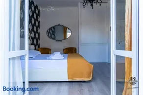 Lush Escape Suites - hottube and sauna - Image 4