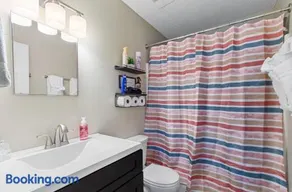 22 min to Beach-2 bd room-Self check in -sleep 6-BBQ-WD - Image 5