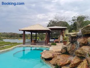 Chalé - Sítio - Loft com hidromassagem e piscina com cascata natural defronte Lagoa Lagoa na Serra do Cipó - Image 2