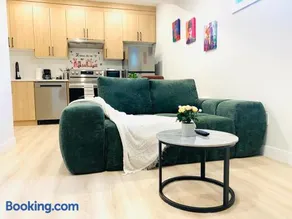 NEW Modern Guest Suite Downtown Rogers Place - Image 2