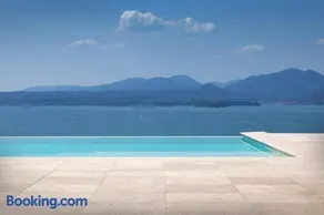 Villa Sybille With Pool And Lake View - Image 2
