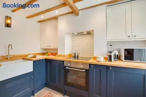 3 Bed in Holt oc-2150 - Image 5