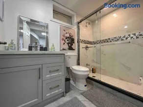 Elegant Oakville Town Residece - Image 2