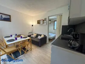 Appartement cosy à Bernex, proche des pistes et sentiers, avec terrasse ensoleillée et wifi. - Image 1