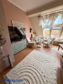 Gold Moon Apartment - Image 1