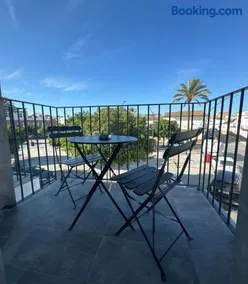 La Plaza Apartments - Image 2