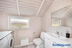 Spacious And Well-Kept Holiday Home With Spa And Sauna Near Øer Beach - Image 5