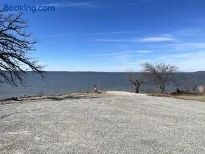 Granny Flo's Lakehouse - Image 4