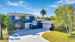 TIKI BLUE-Fun for Big Groups-Near Beach, Hot Tub, Heated Pool - Image 1