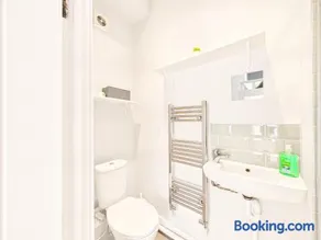 The Kettering Residence , Private Ensuite Rooms , Wicksteed Park , KGH , Silverstone - Image 5
