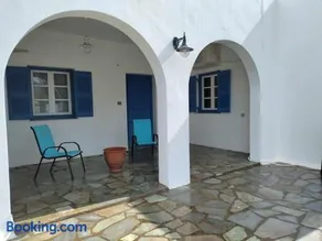 Beachfront Villa Gia Paros - Image 4