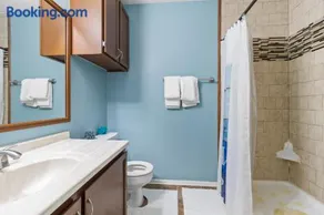 Cozy Huntsville Condo - 2BR Near SHSU - Pool - WiFi - Free Parking - Image 3