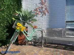 Beachmere Palms Motel - Image 4
