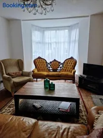 Large Victorian Townhouse - Image 3