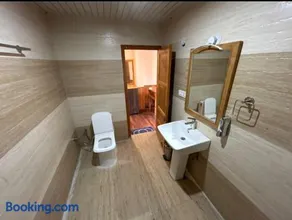 The Woodpecker Inn Jibhi - Image 4