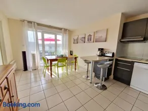 Appartement avec Piscine, Tennis & Balcon, Centre-ville Chatelaillon-Plage, 6 Pers, 2 Ch - FR-1-706-17 - Image 2