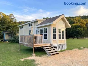 Pets Welcome Tiny House + Guadalupe River Access - Image 2