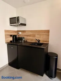 Air-conditioned studio with terrace 5 min to Metro Line 14 - Image 3