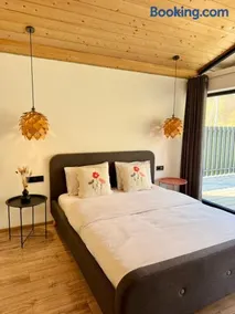 Boiko house - котеджі з чаном-джакузі та басейном - Image 3
