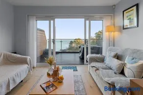 Avocet 2 Luxury Apartment with Pool and Parking - Image 3