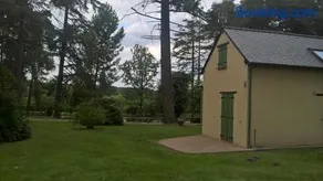 Gite meublé avec étang en lisière de forêt. - Image 1