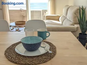 Apartamento en la playa con garaje - Image 2