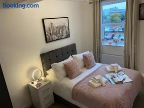 Stylish Apartment in Watford - Image 4