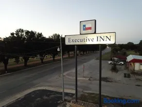 Executive Inn - Image 3