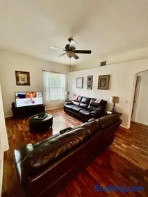 Cozy and Comfortable Valrico FL Entire Home 3 Bed 2 Bath Sleeps 5 - Image 5