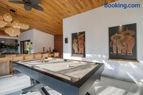 Incredible Family villa with water slide Beachside - Image 2