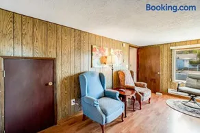 Stone's Beach House - Image 1