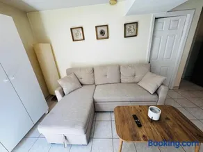 Queens NYC Private One Bedroom Bathroom Kitchen - Image 4