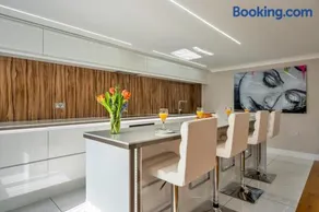 Finest Retreats - Hollies Coach House - Image 1