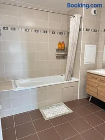 Apts 71M2 with 38M2 terrasse , 10mins to Paris Center, Free Nespresso - Image 3