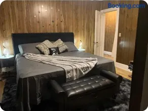 Ashley's Lounge and stay - Image 1