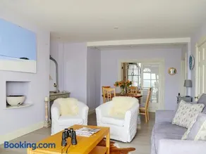 Seashore Apartment - Image 4