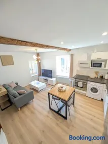 La Tour - Appartement rénové, calme et confortable - Image 2