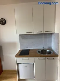 Lyon Apartments - Image 3