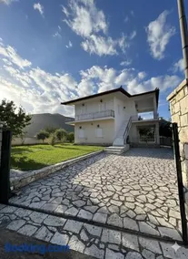 Kastellia Horizon Villa - Image 1