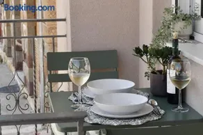 Gaia & Olive - Modern House with Garden and Balcony - Image 2