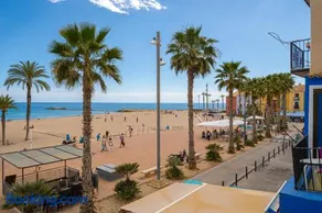 Appartement convivial et familial avec internet haut débit | Vue ville | À côté de la plage - Image 2