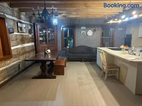 Farmhouse Cabin - Image 2