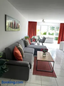 Design-Terrasse-7 Personen-Netflix-Garage-Seenah - Image 1